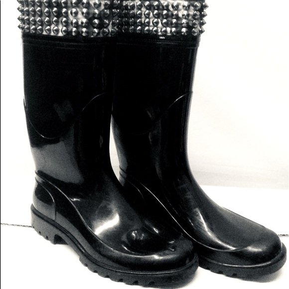 EUC BURBERRY BLACK Studded Rain Boot Rubber 37 - Main Image